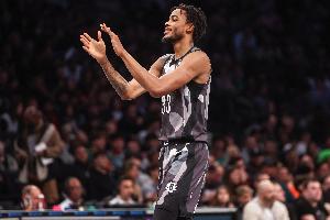 全队就你打得行！克拉克斯顿12中8高效拿下17分4板2助