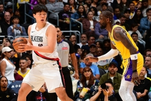 徐静雨：杨瀚森作用还不如布朗尼大 我上去恐怕都能捡到1个篮板