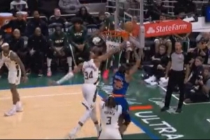 个人秀！字母哥连续送出高光单打 直接干停尼克斯