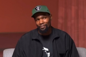 前NFL球员调侃杜兰特未传宗接代&延续传奇 后者：我有侄子呀😂