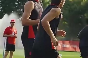 客场带走三分！多特球员酷炫混剪！