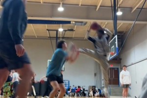 外国野球场惊现佛山无影脚，难道功夫篮球真的有搞头？😱😱