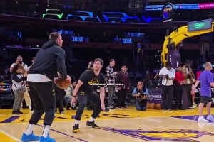 再次拒绝金卡戴珊！东契奇对象看着确实更自然点啊👍