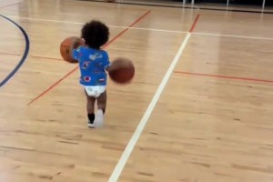 从娃娃抓起，穿纸尿裤就开始在训练了...