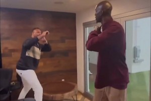 两个活宝😂皮尔斯和加内特切磋武艺