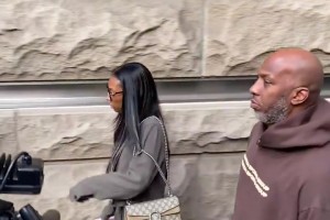 感觉人直接颓了啊！比卢普斯已获保释，离开波特兰当地法院