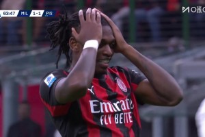 太可惜了！莫德里奇传球福法纳脚后跟妙传！莱奥抽射击中横梁！