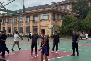 🤭我就想问你们，他到底是真粉还是黑粉？