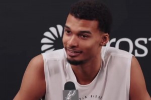 干懵了！文班亚马吃惊：马刺整个队史的赛季初都没五连胜过？？？