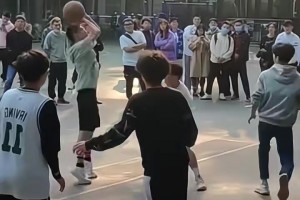 美服第一媒体人的篮球水平，这不比徐静雨自吹自擂的强多了