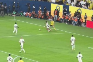 现场球迷实拍感叹：C罗真的不复当年之勇😥