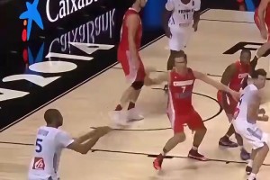 这平衡性！慢镜头欣赏穆西亚拉连过三人打入进球！